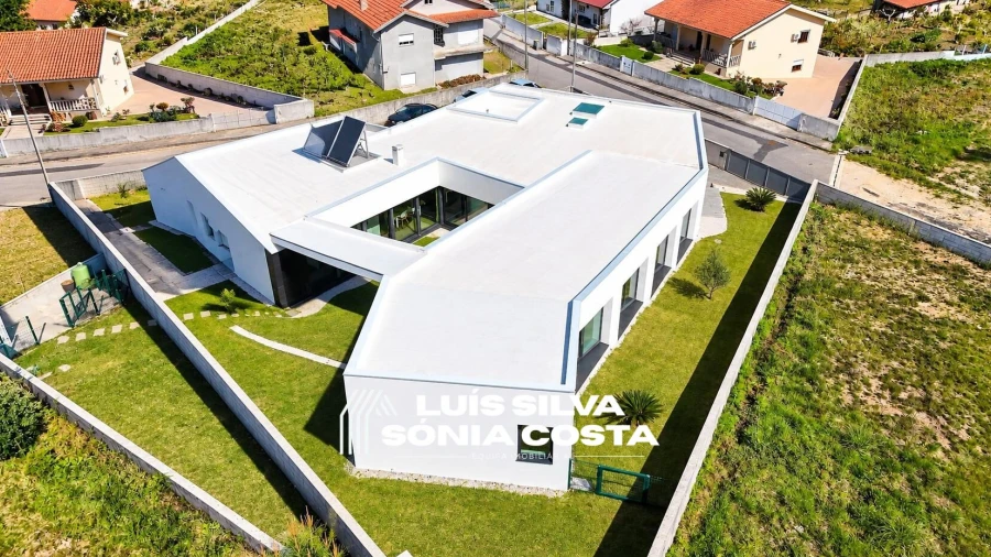 Moradia T5 para Venda em São João de Ver