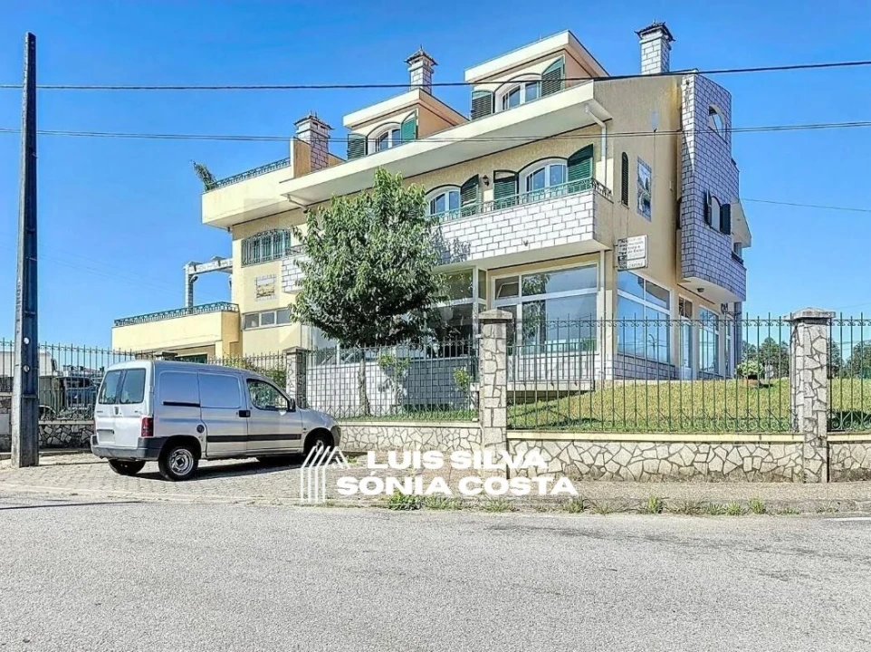 Moradia T5 para Venda em Escapães Foto 1