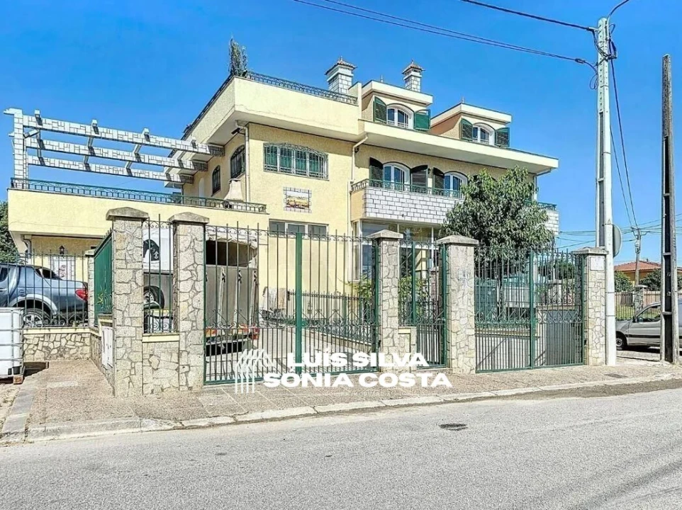 Moradia T5 para Venda em Escapães Foto 5
