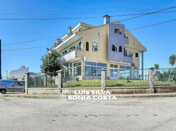 Moradia T5 para Venda em Escapães