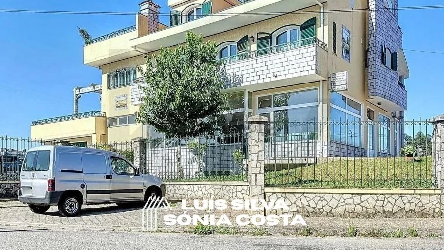 Moradia T5 para Venda em Escapães