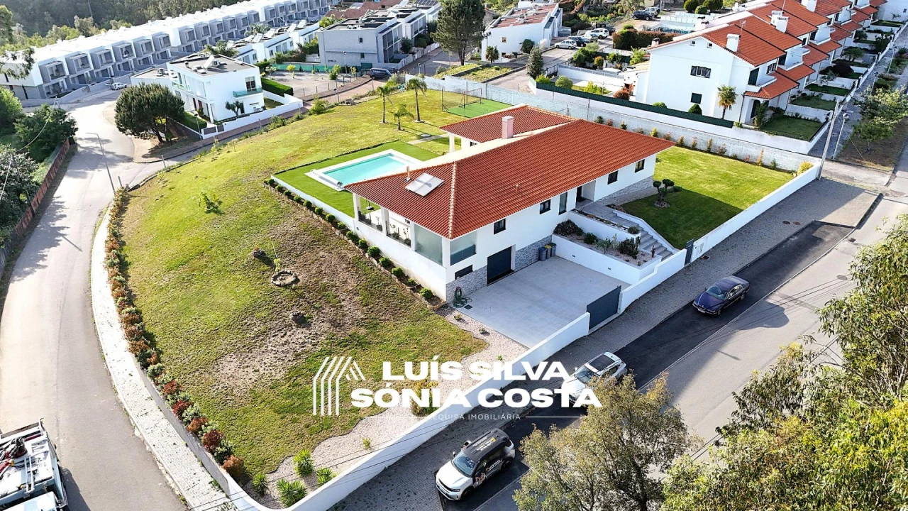 Moradia T4 para Venda em Vila de Cucujães Foto 2