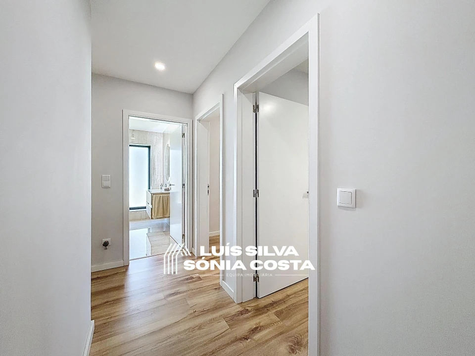 Moradia T4 para Venda em Vila de Cucujães Foto 29