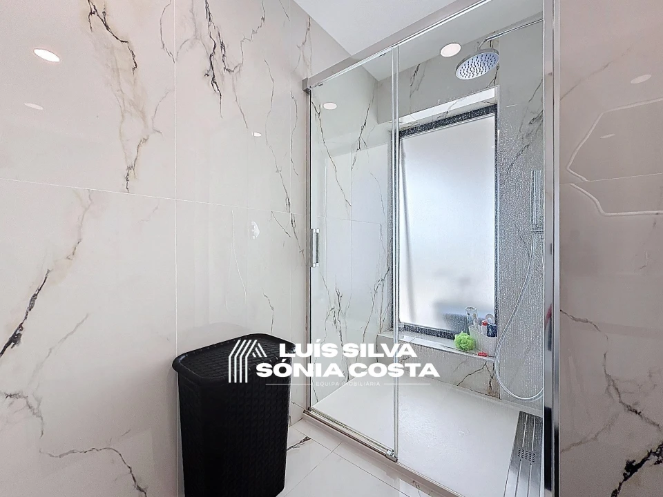 Moradia T4 para Venda em Vila de Cucujães Foto 46