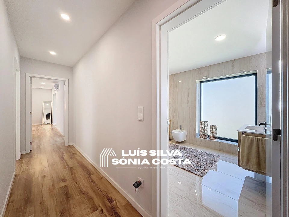 Moradia T4 para Venda em Vila de Cucujães Foto 47