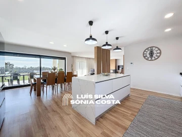 Moradia T4 para Venda em Vila de Cucujães