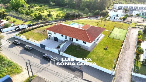 Moradia T4 para Venda em Vila de Cucujães