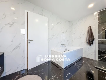 Moradia T4 para Venda em Vila de Cucujães