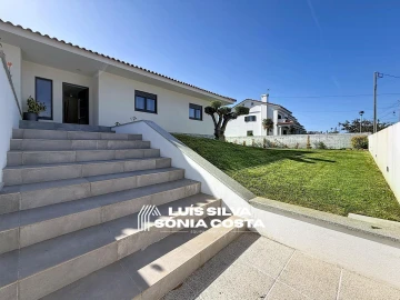Moradia T4 para Venda em Vila de Cucujães