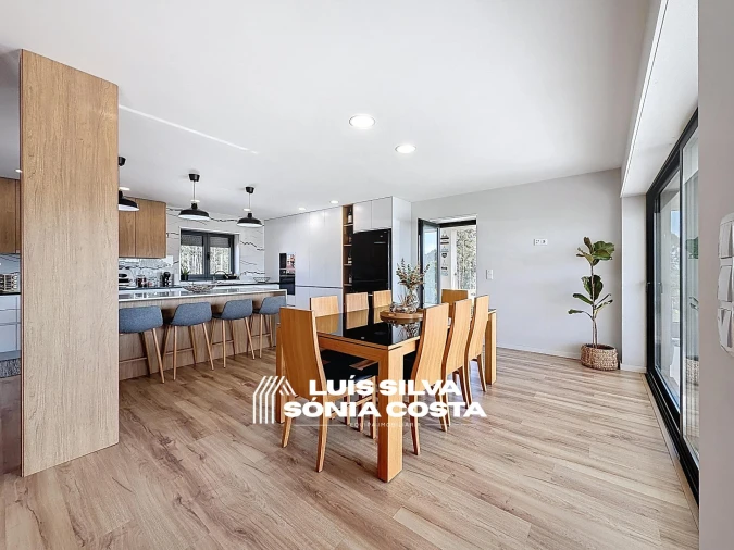 Moradia T4 para Venda em Vila de Cucujães Foto 17