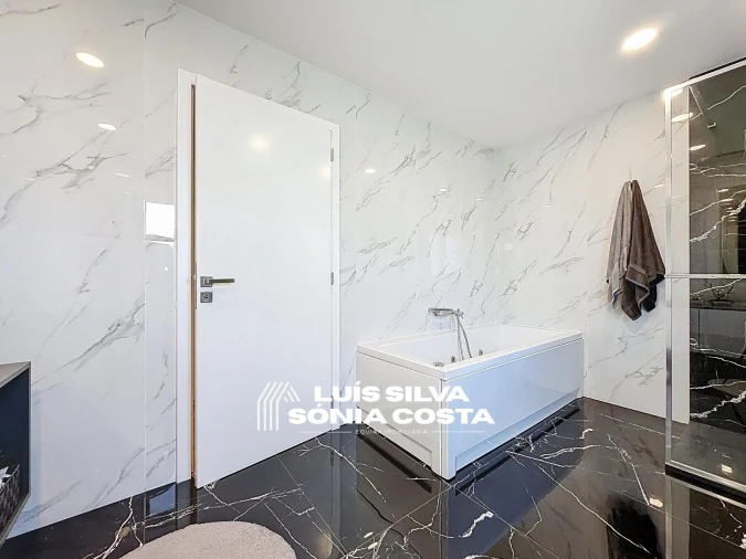 Moradia T4 para Venda em Vila de Cucujães Foto 38
