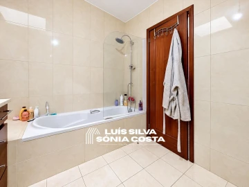Moradia T4 para Venda em Santa Maria da Feira, Travanca, Sanfins e Espargo