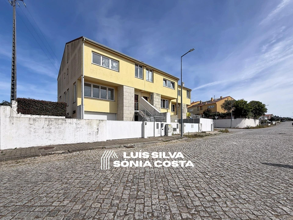 Moradia T4 para Venda em Santa Maria da Feira, Travanca, Sanfins e Espargo Foto 1