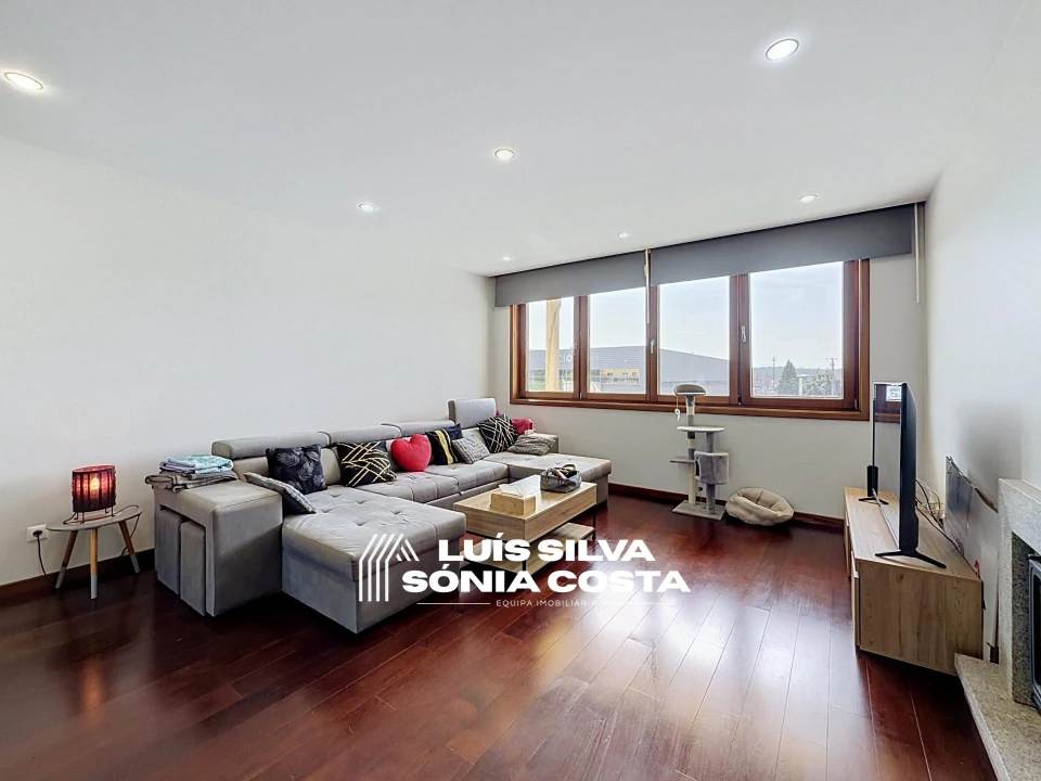 Moradia T4 para Venda em Santa Maria da Feira, Travanca, Sanfins e Espargo Foto 4