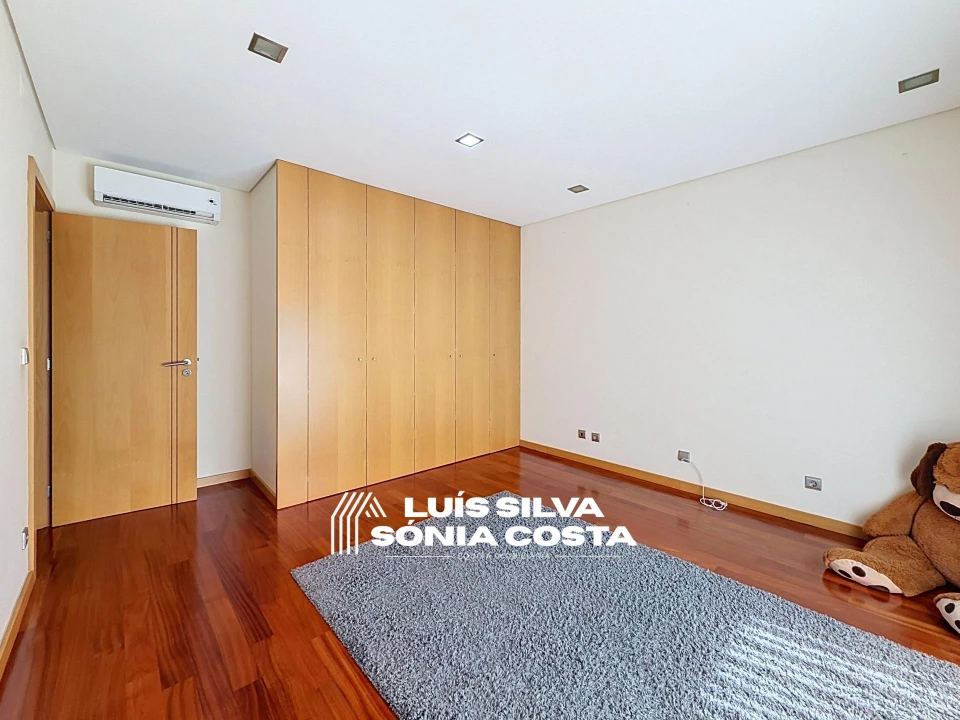 Moradia T4 para Venda em São João da Madeira Foto 24