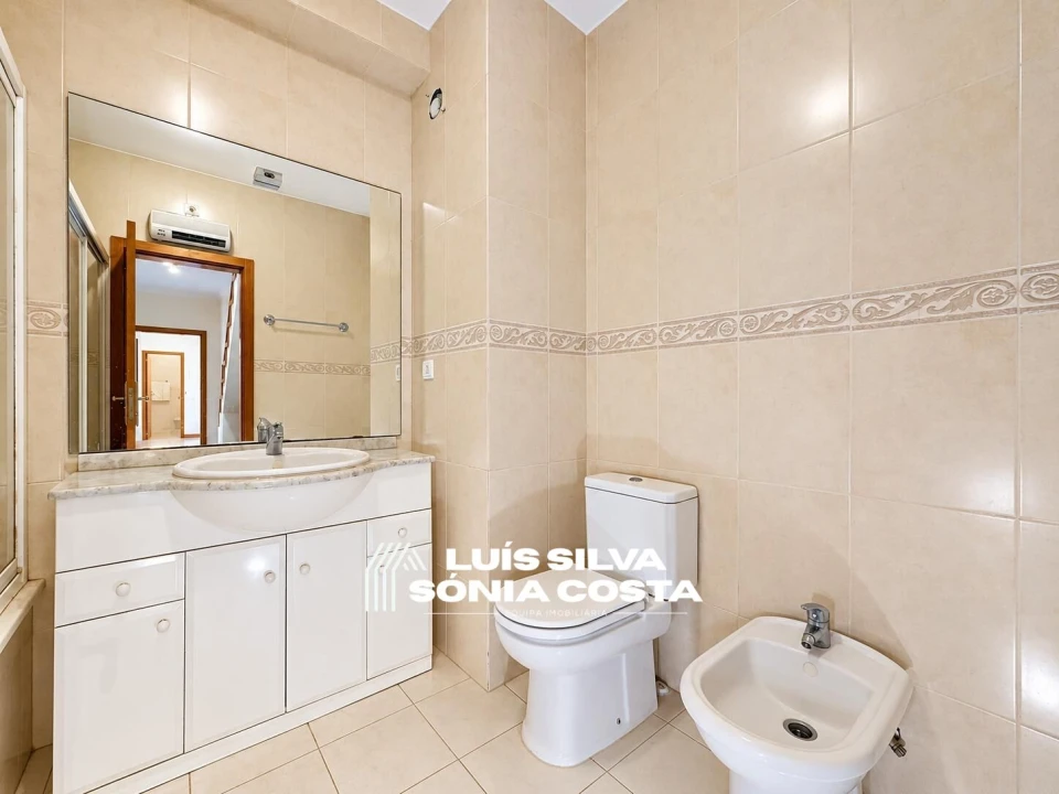 Apartamento T2 para Venda em São João da Madeira Foto 24