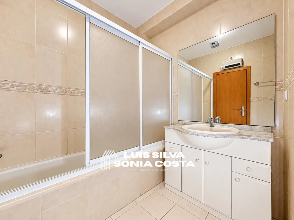 Apartamento T2 para Venda em São João da Madeira Foto 25