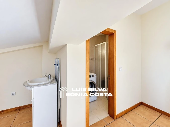Apartamento T2 para Venda em São João da Madeira Foto 32
