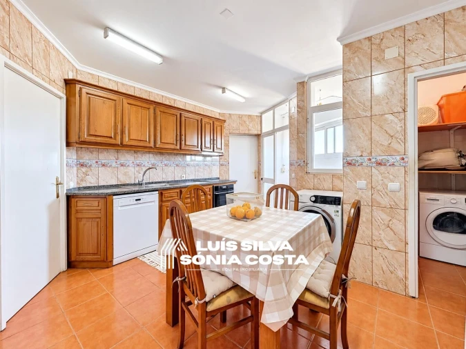 Apartamento T4 para Venda em Ramalde Foto 16