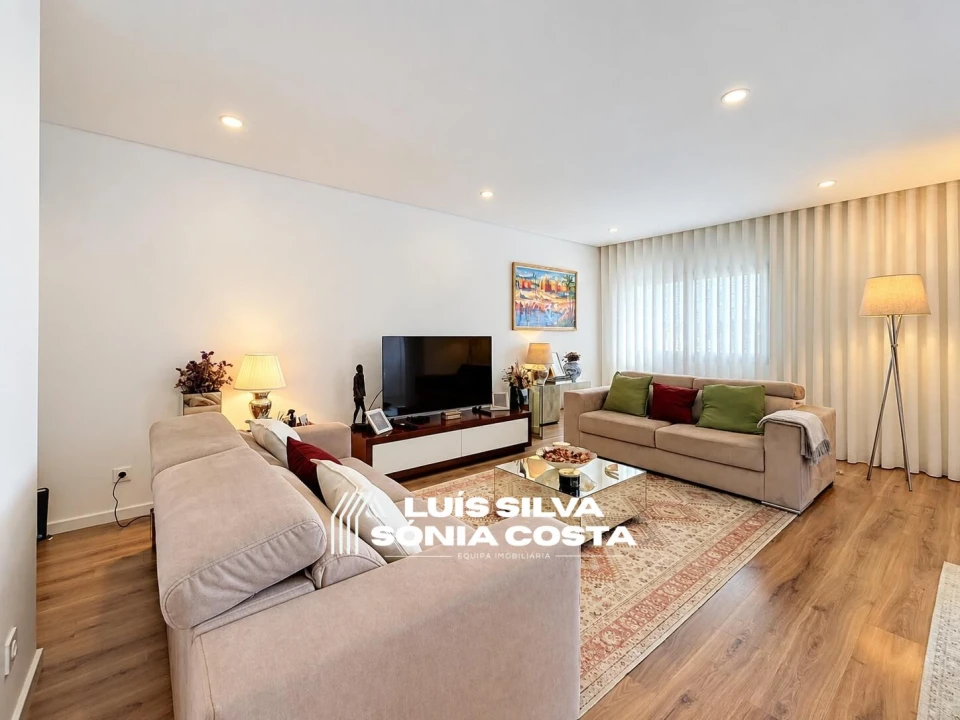Apartamento T2 para Venda em Grijó e Sermonde Foto 2