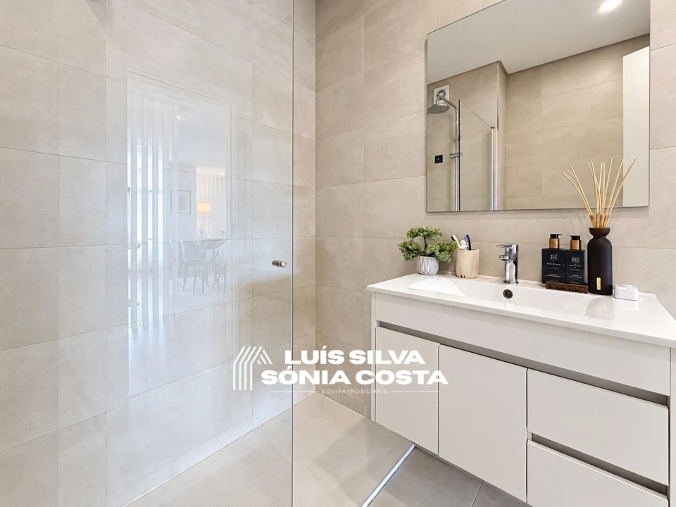 Apartamento T2 para Venda em Grijó e Sermonde Foto 25