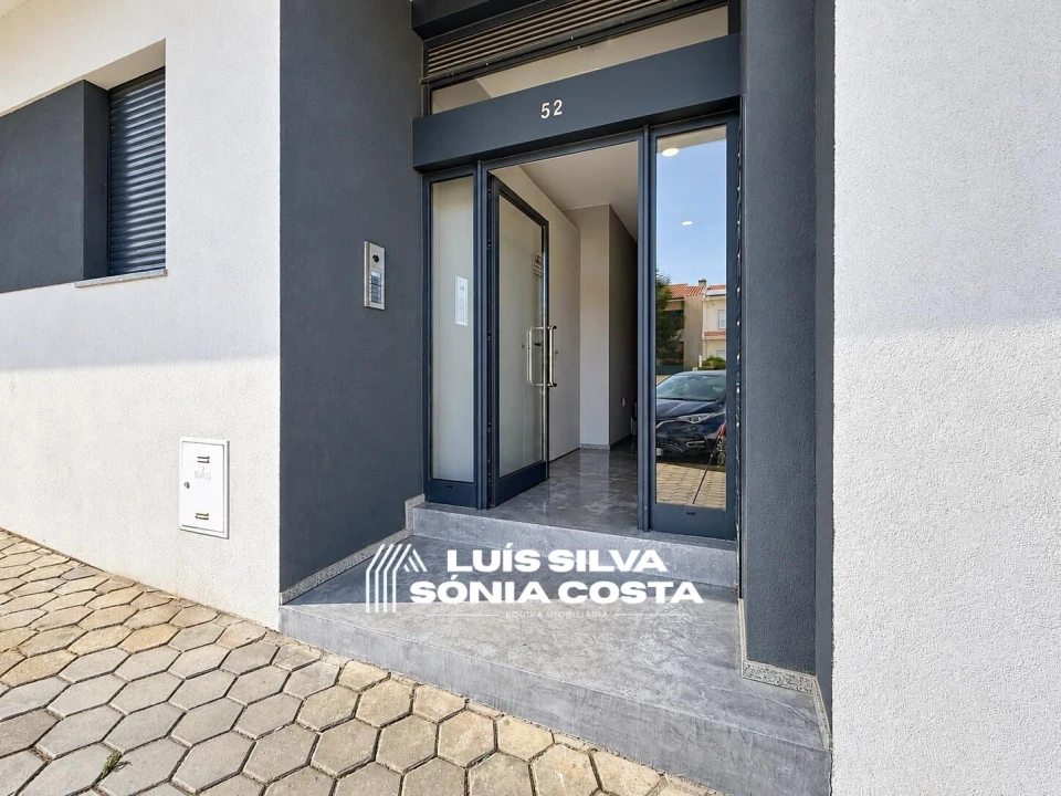 Apartamento T2 para Venda em Grijó e Sermonde Foto 29