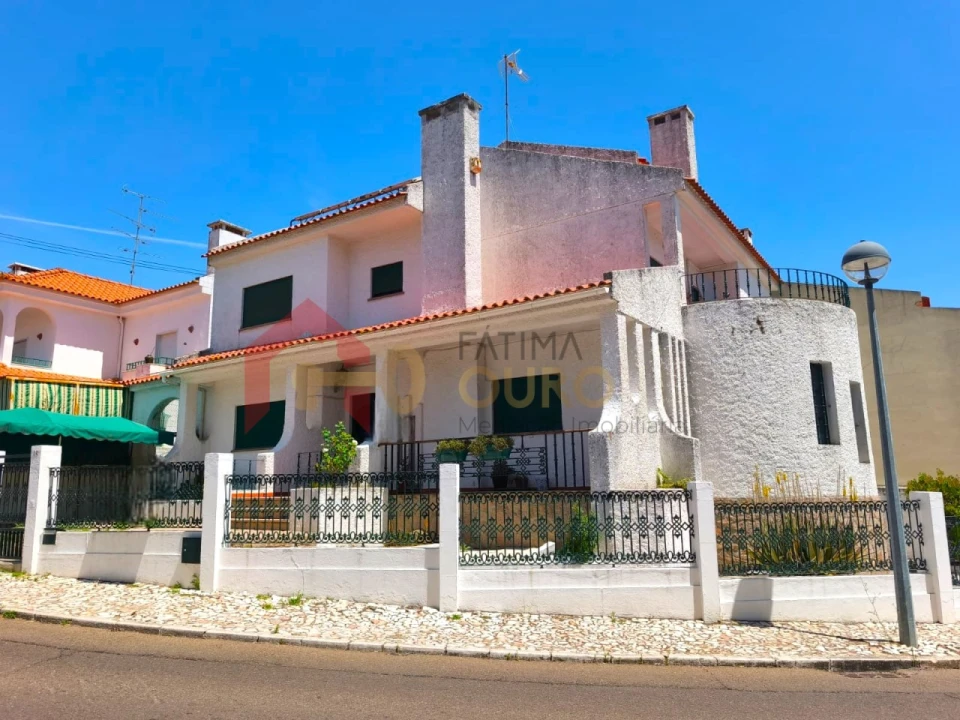 Moradia T4 para Venda em Assunção, Ajuda, Salvador e Santo Ildefonso Foto 1