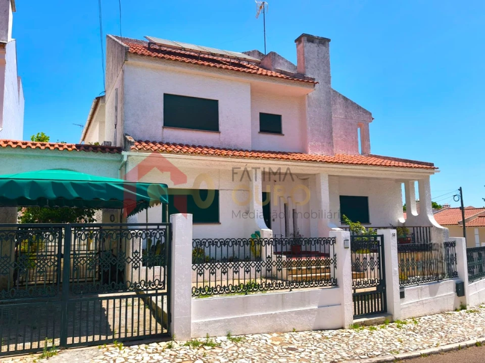 Moradia T4 para Venda em Assunção, Ajuda, Salvador e Santo Ildefonso Foto 2
