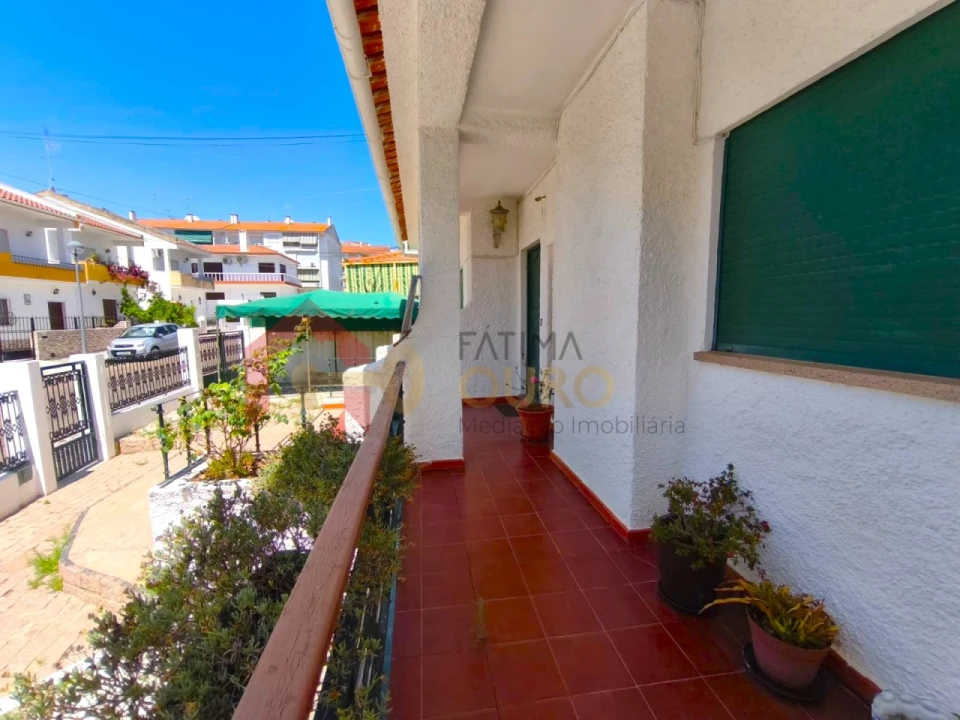 Moradia T4 para Venda em Assunção, Ajuda, Salvador e Santo Ildefonso Foto 5