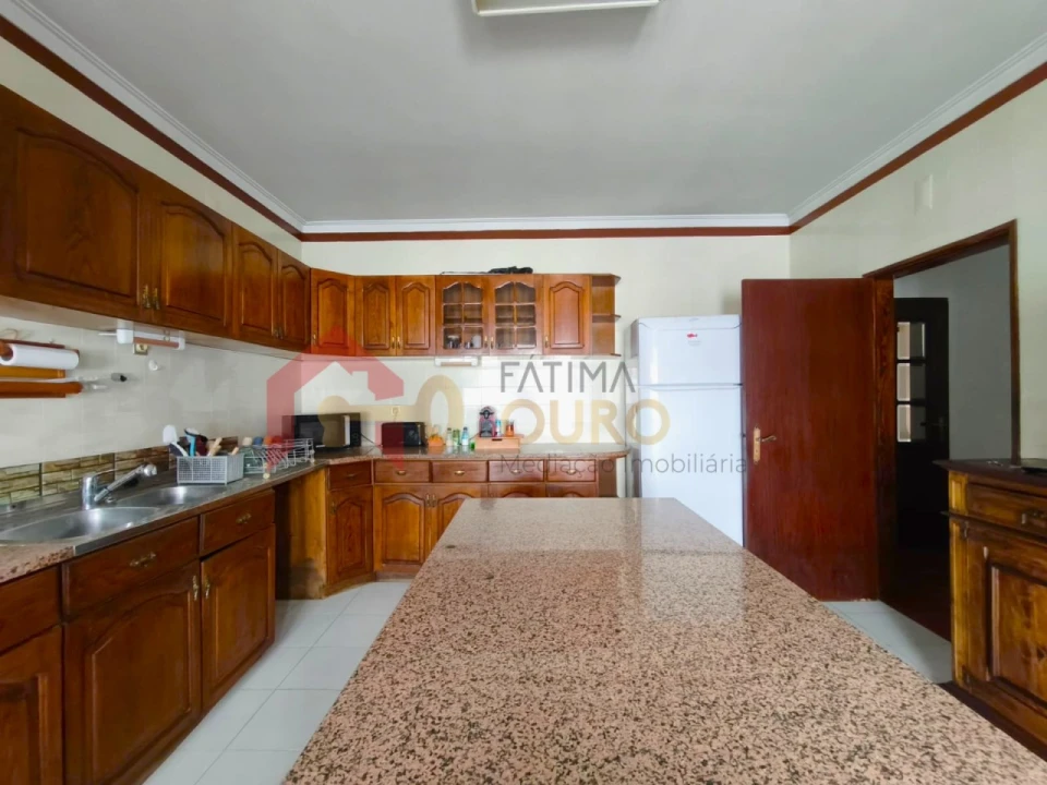 Moradia T4 para Venda em Assunção, Ajuda, Salvador e Santo Ildefonso Foto 15