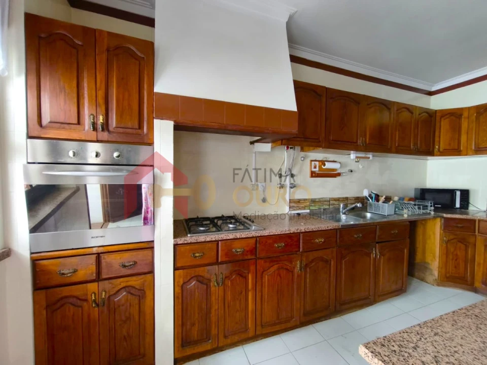 Moradia T4 para Venda em Assunção, Ajuda, Salvador e Santo Ildefonso Foto 16