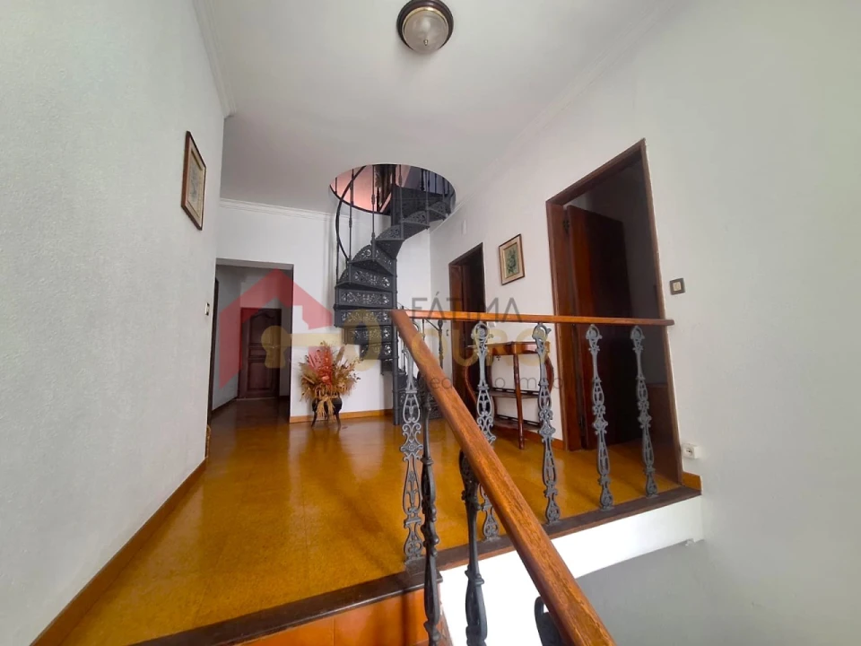 Moradia T4 para Venda em Assunção, Ajuda, Salvador e Santo Ildefonso Foto 24