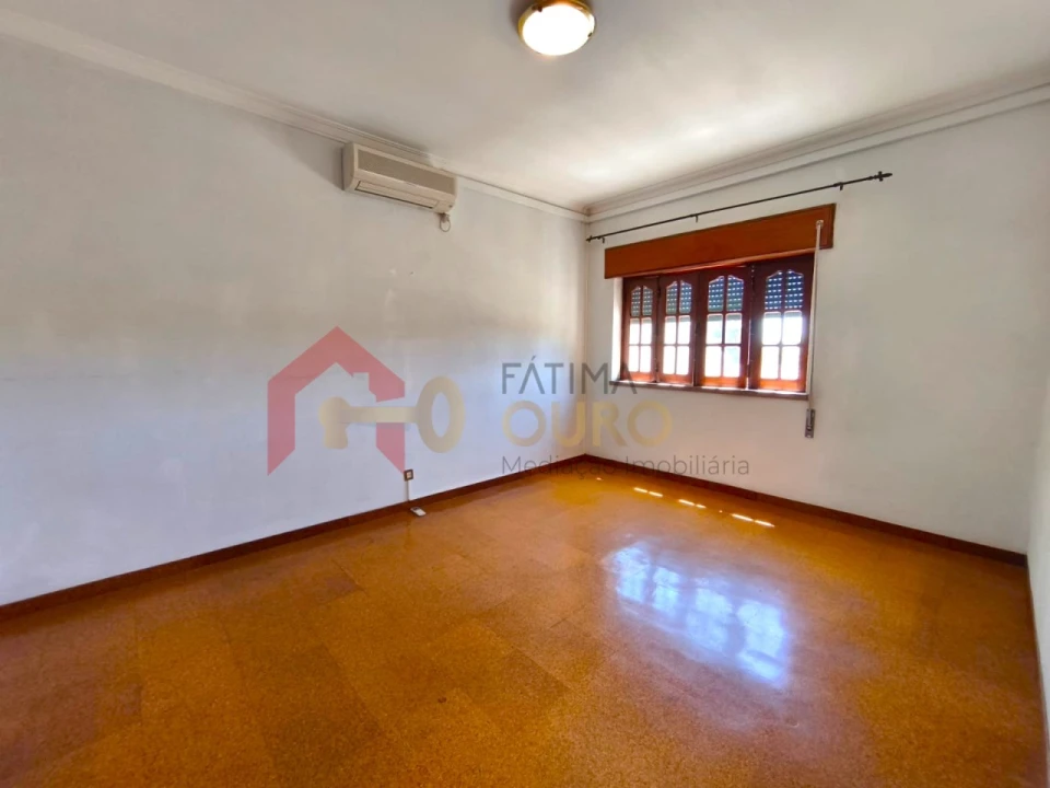 Moradia T4 para Venda em Assunção, Ajuda, Salvador e Santo Ildefonso Foto 35