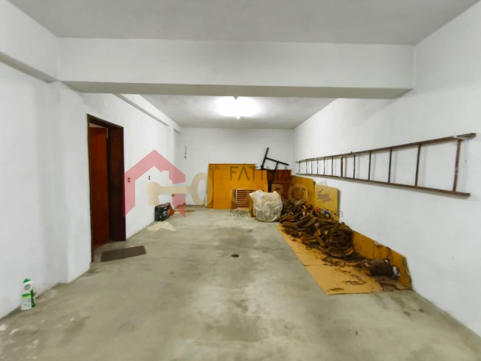Moradia T4 para Venda em Assunção, Ajuda, Salvador e Santo Ildefonso Foto 49