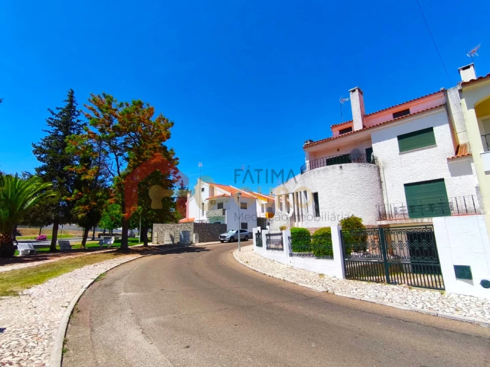 Moradia T4 para Venda em Assunção, Ajuda, Salvador e Santo Ildefonso Foto 65