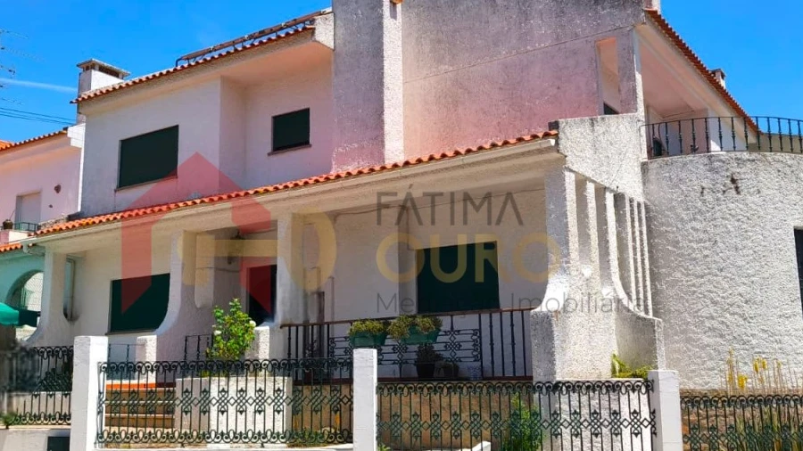 Moradia T4 para Venda em Assunção, Ajuda, Salvador e Santo Ildefonso
