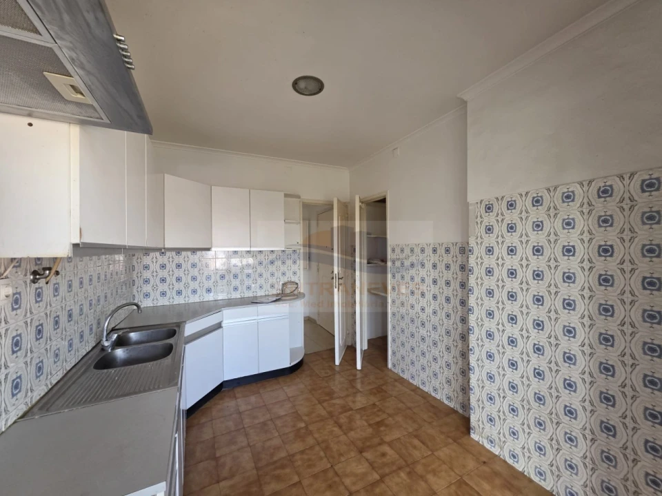Apartamento T3 para Venda em Rio de Mouro Foto 1