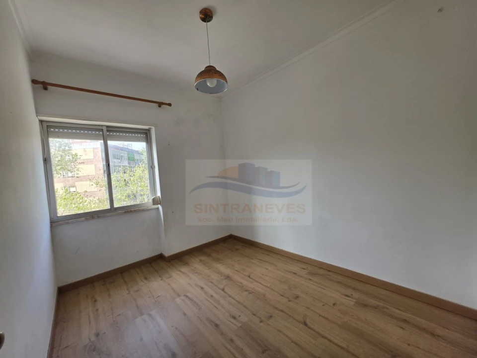 Apartamento T3 para Venda em Rio de Mouro Foto 14