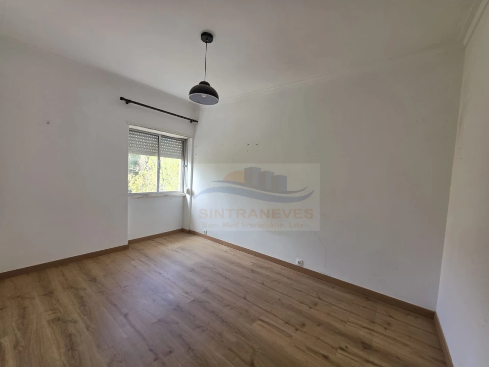 Apartamento T3 para Venda em Rio de Mouro Foto 16