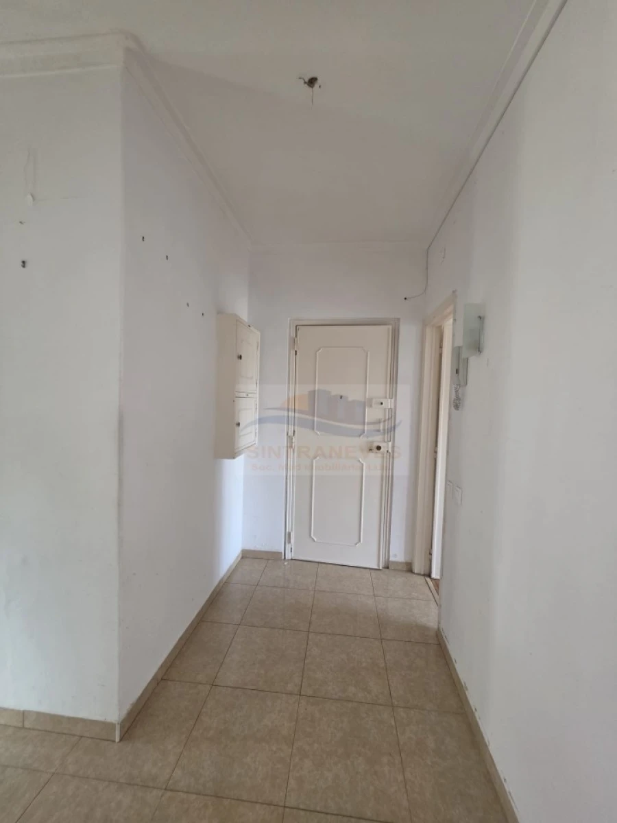 Apartamento T3 para Venda em Rio de Mouro Foto 17
