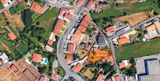 Moradia T4 para Venda em O. Azeméis, Riba-Ul, Ul, Macinhata Seixa, Madail