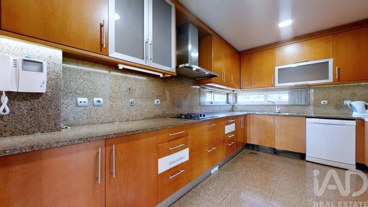 Moradia T4 para Venda em Arcozelo Foto 13
