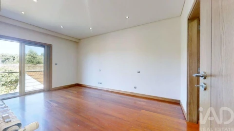 Moradia T4 para Venda em Arcozelo