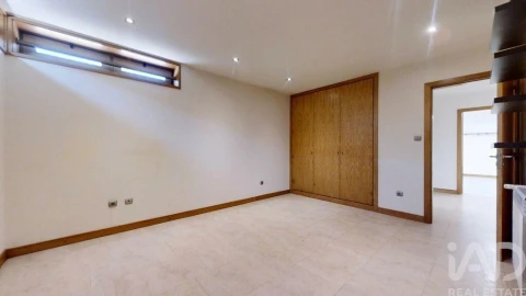 Moradia T4 para Venda em Arcozelo