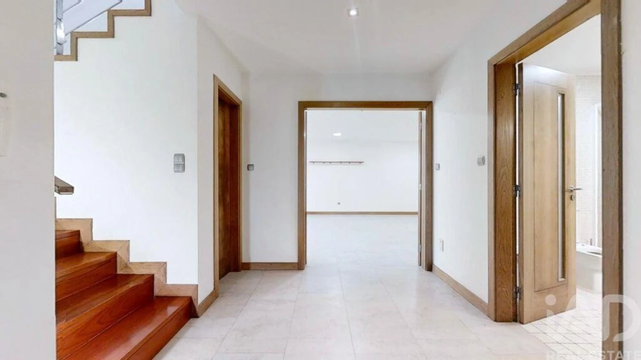 Moradia T4 para Venda em Arcozelo Foto 30