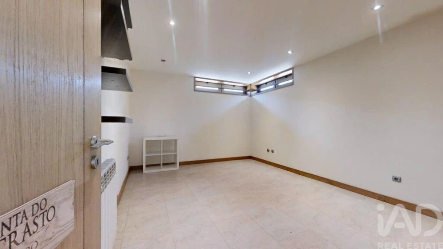 Moradia T4 para Venda em Arcozelo Foto 28