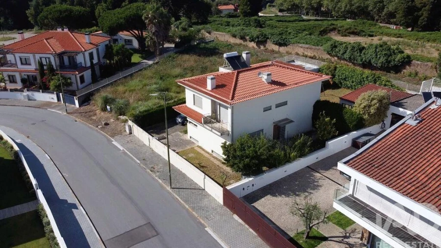Moradia T4 para Venda em Arcozelo Foto 3