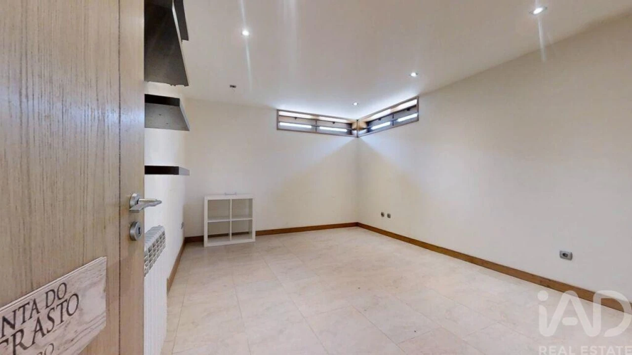 Moradia T4 para Venda em Arcozelo Foto 28