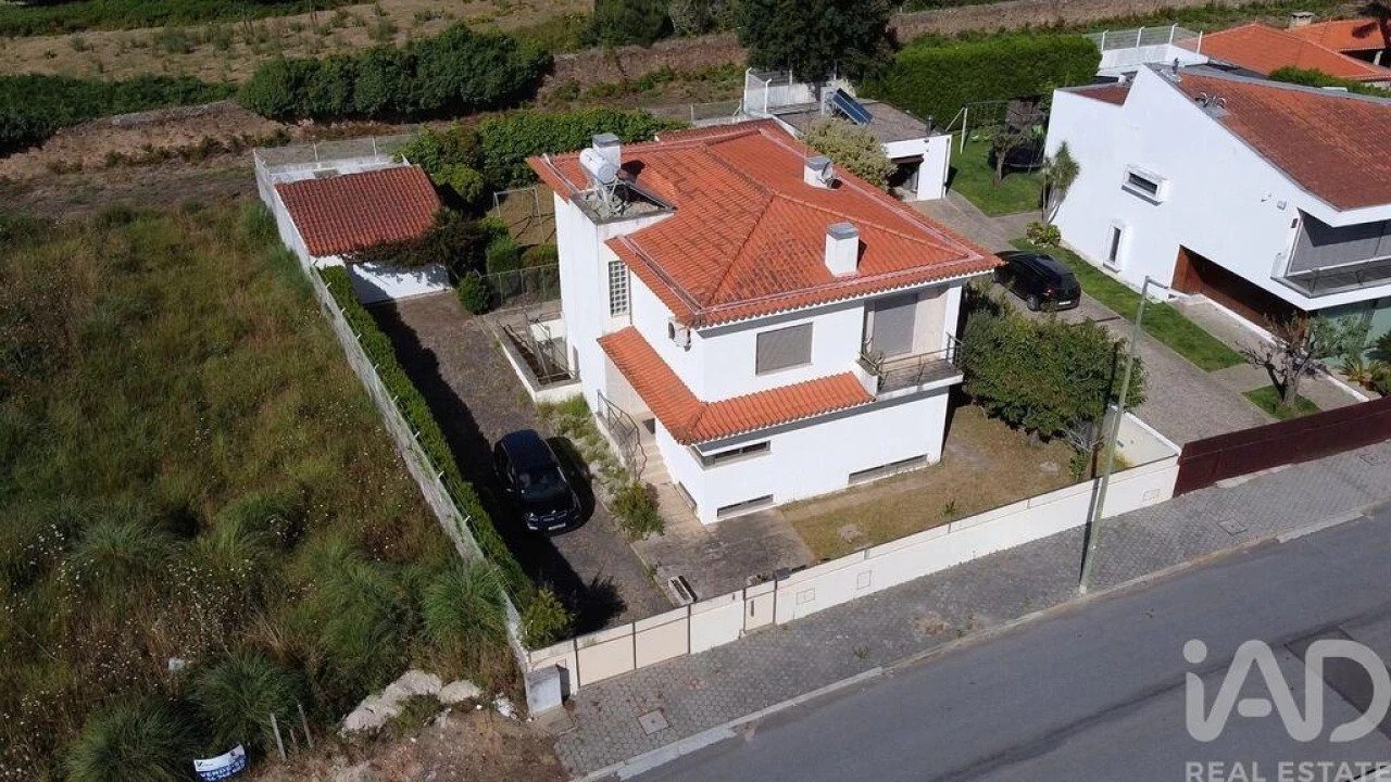 Moradia T4 para Venda em Arcozelo Foto 2