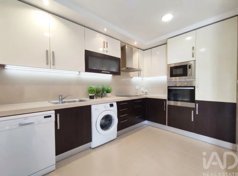 Moradia T3 para Arrendamento em Ferreiras Foto 9